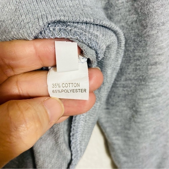 Schitts Creek "Free Hugs, Just Kidding Don't Touch Me" Sweatshirt Size: M - Picture 6 of 7